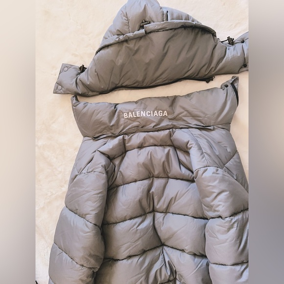 Authentic BALENCIAGA PUFFER JACKET - Picture 2 of 14